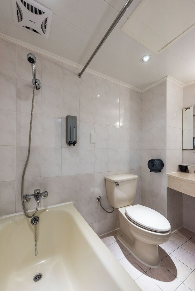 Forward Suites Hotel