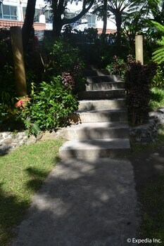 Tagaytay Country Hotel