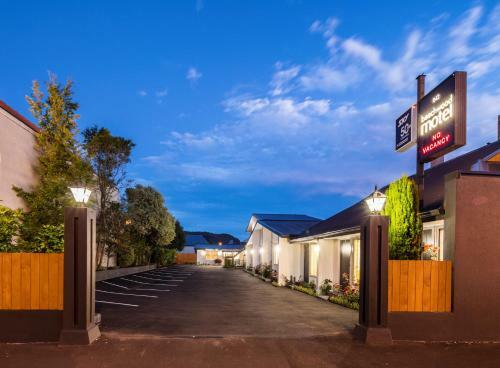 Tourist Court Cottages Motel