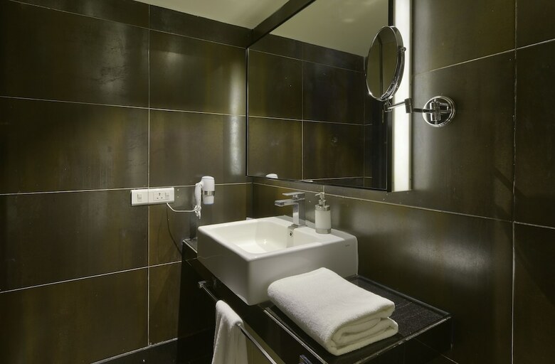 Hotel Davanam Sarovar Portico Suites