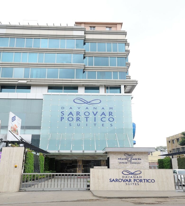 Hotel Davanam Sarovar Portico Suites