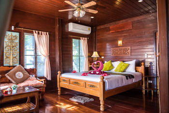 Villa Laem Sila Resort