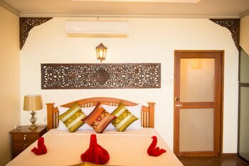 Villa Laem Sila Resort
