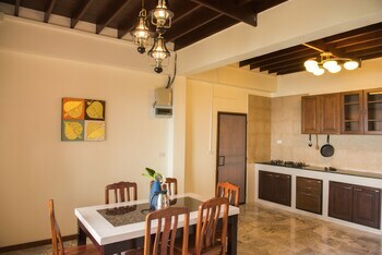 Villa Laem Sila Resort