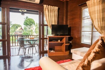 Villa Laem Sila Resort