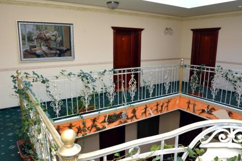 Atrium Hotel