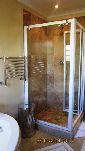 Hostal La Roche Guest House