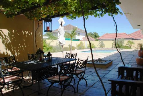 Hostal La Roche Guest House