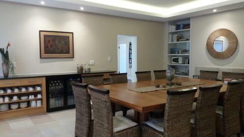 Hostal La Roche Guest House