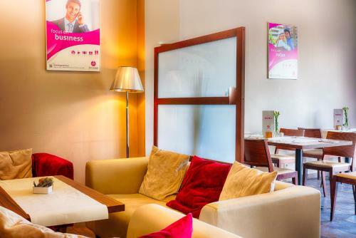 Hotel Focus Katowice Chorz�w