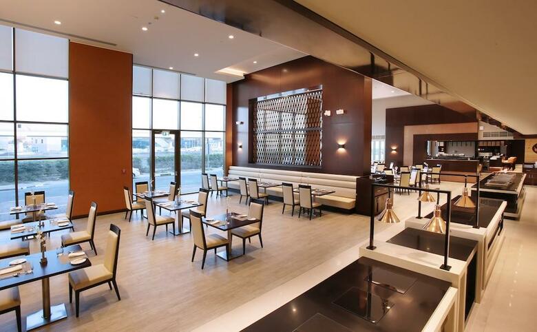 Metropolitan Hotel Dubai