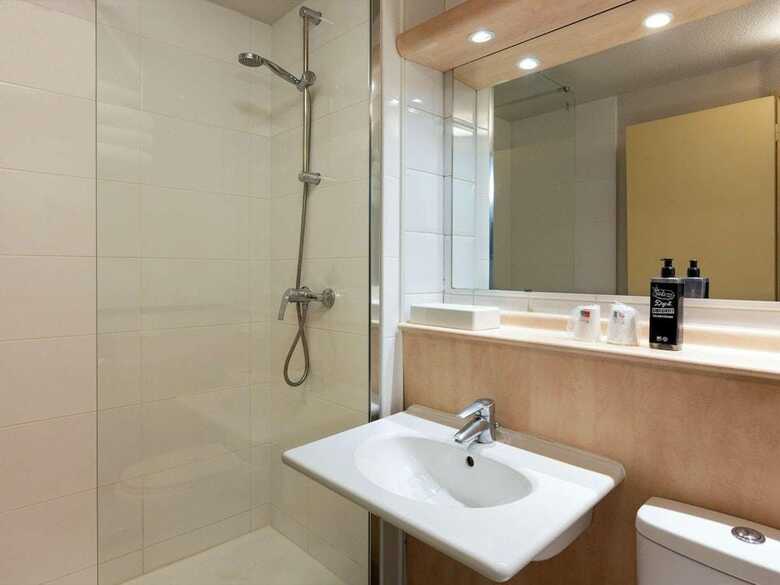 Kyriad Villeneuve La Garenne Hotel