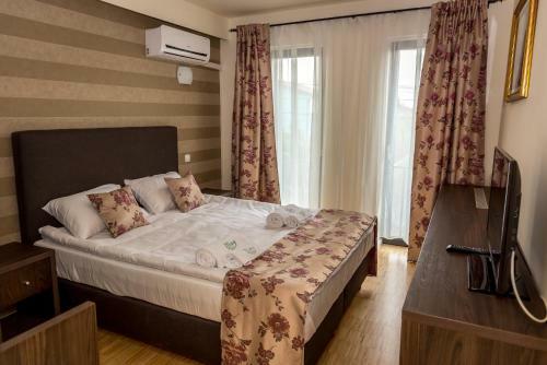 Hostal May Art Residence