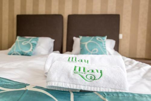 Hostal May Art Residence