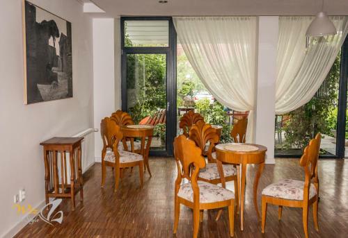 Hostal May Art Residence