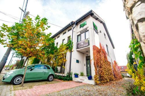Hostal May Art Residence
