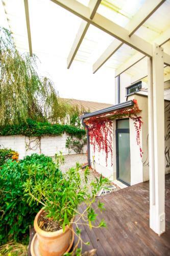 Hostal May Art Residence