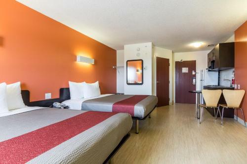 Motel 6 Kingston Ontario