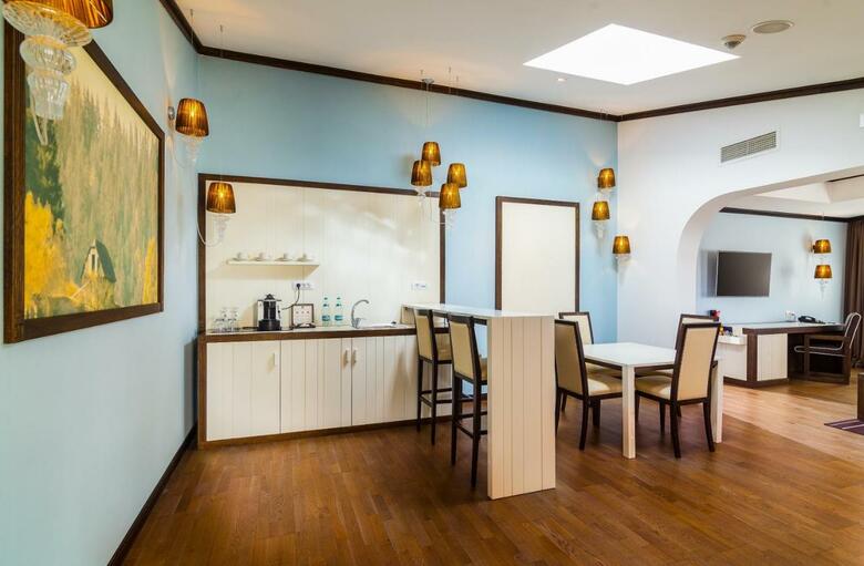 Epoque Hotel