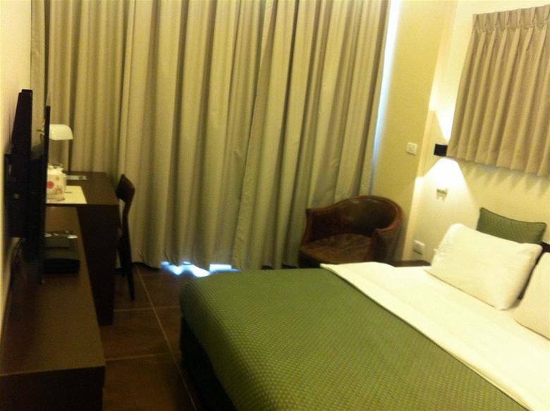 27 Montefiore Hotel