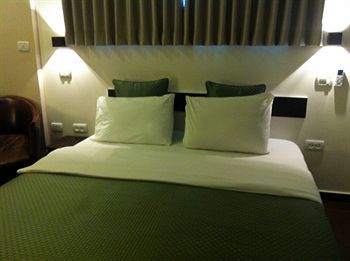 27 Montefiore Hotel