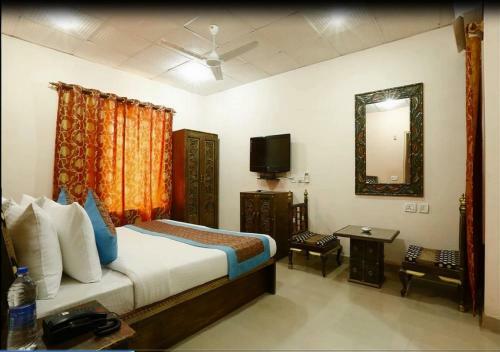 Hotel Anand Lok