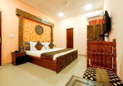 Hotel Anand Lok