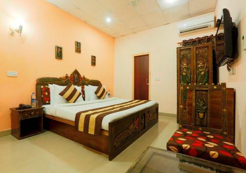 Hotel Anand Lok