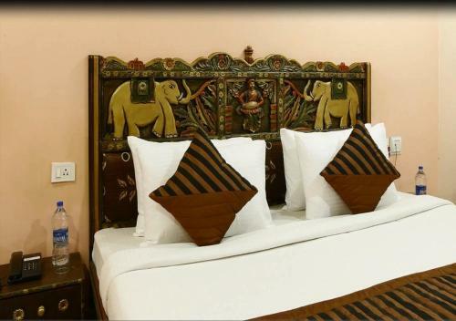 Hotel Anand Lok