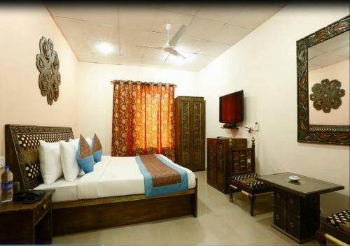 Hotel Anand Lok