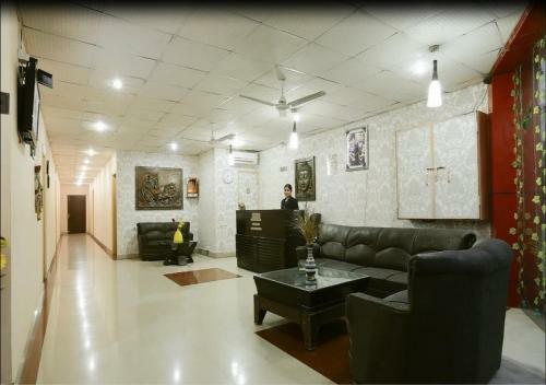 Hotel Anand Lok