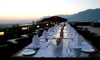 Hotel Vivanta By Taj Dal View