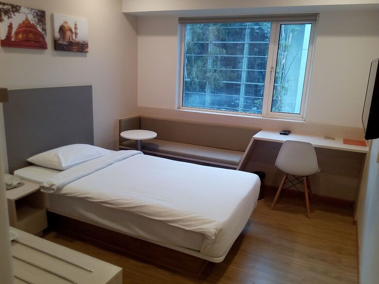 Hotel Ginger Surat