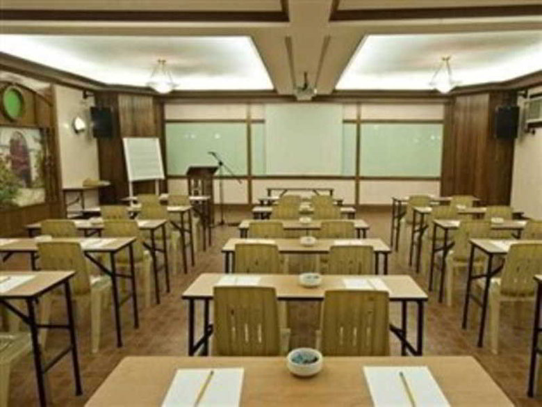Pinoy Pamilya Hotel