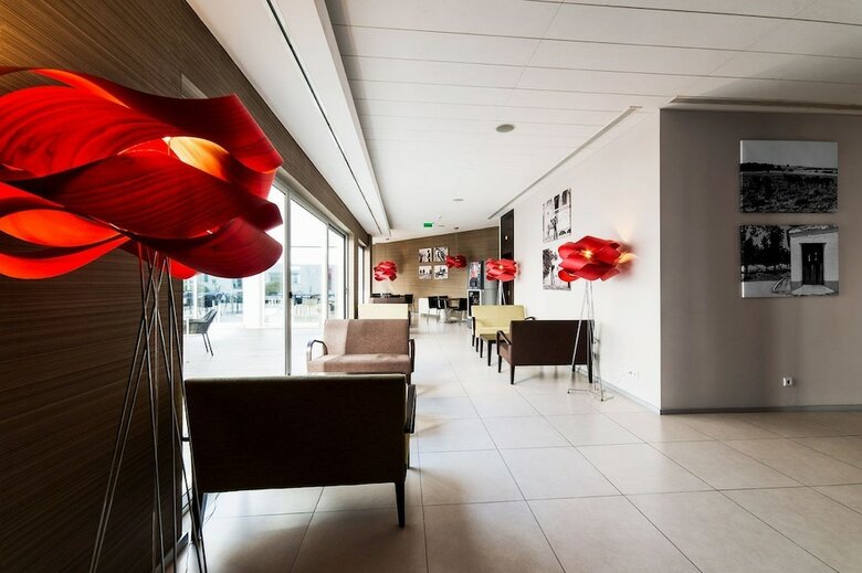 Moov Hotel �vora