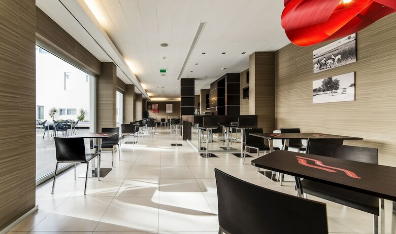 Moov Hotel �vora