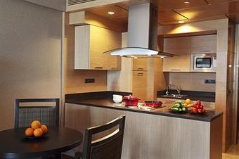 The Leela Ambience Gurgaon Hotel & Residences
