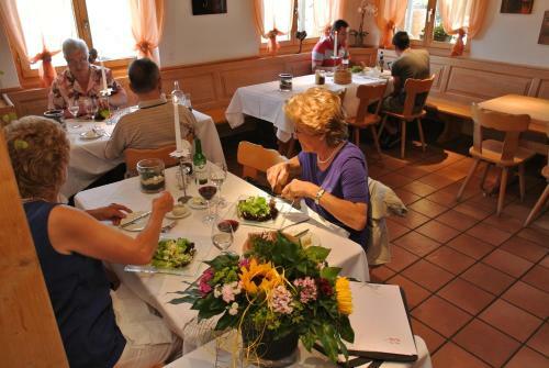 Hostal Ustria / Pensiun Trutg