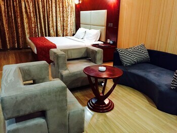 Confident Propus-a Boutique Hotel