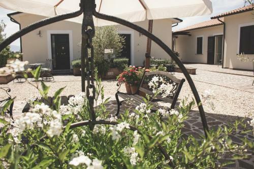 Hostal Terra Dei Santi Country House