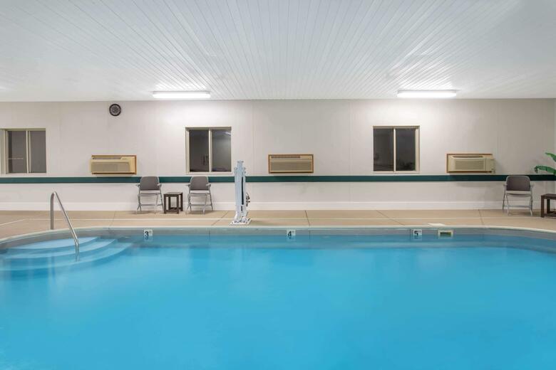 Hotel Super 8 Bedford