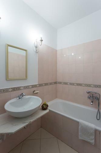 Villa Estera - Hotel & Restauracja