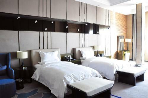 Baotou West Lake Hotel