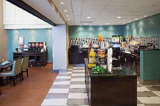 Hotel Hampton Inn & Suites By Hilton Toronto Airport