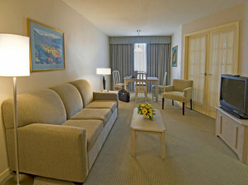 Hotel Quality Suites Toronto Airport