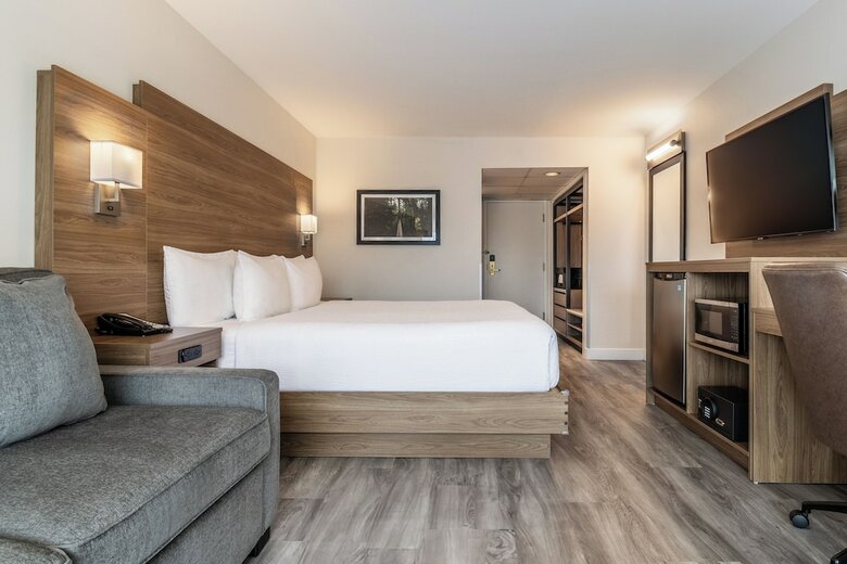 Atrium Hotel Vancouver