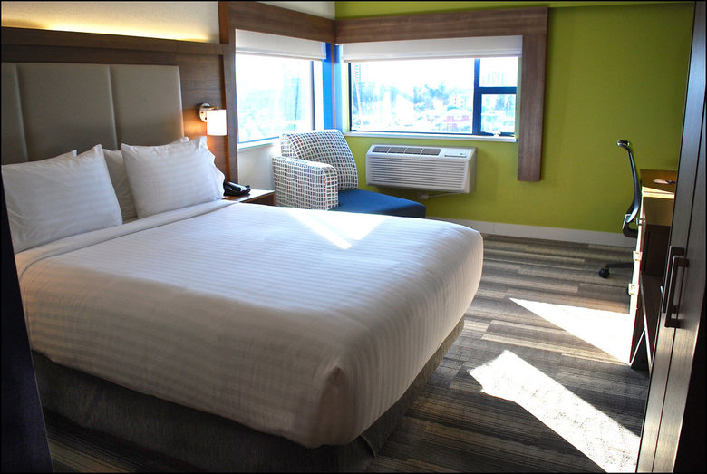 Hotel Holiday Inn Express Airport