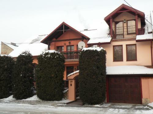 Hostal Dom Pod Tujami