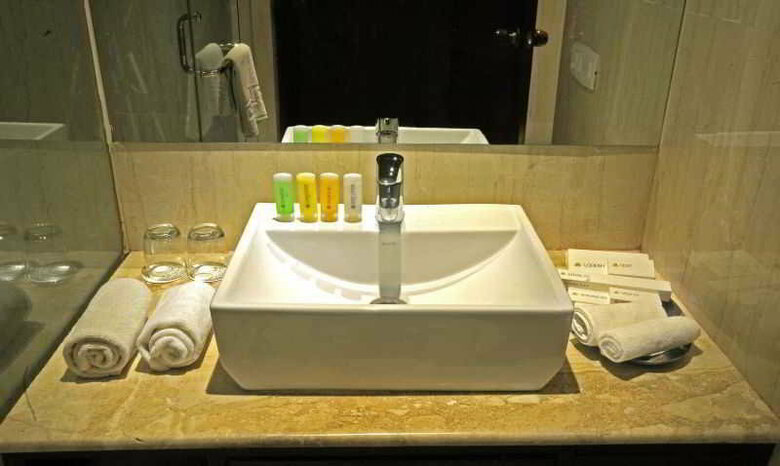 Hotel Golden Tulip Udaipur