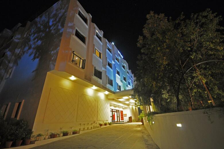 Hotel Golden Tulip Udaipur
